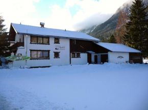Гостиница Landhaus Alpenblick, Лёйташ